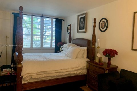 Condo in Miami Beach, Florida  № 2076709 - photo 4