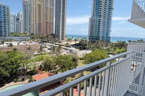 Condo in Sunny Isles Beach, Florida, 2 bedrooms  № 1755751 - photo 1