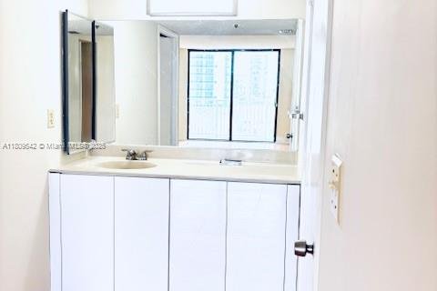 Condo in Sunny Isles Beach, Florida, 2 bedrooms  № 1755751 - photo 15