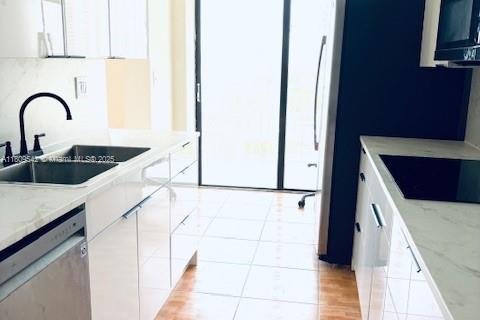 Condo in Sunny Isles Beach, Florida, 2 bedrooms  № 1755751 - photo 8