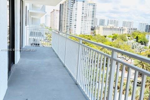 Condo in Sunny Isles Beach, Florida, 2 bedrooms  № 1755751 - photo 3