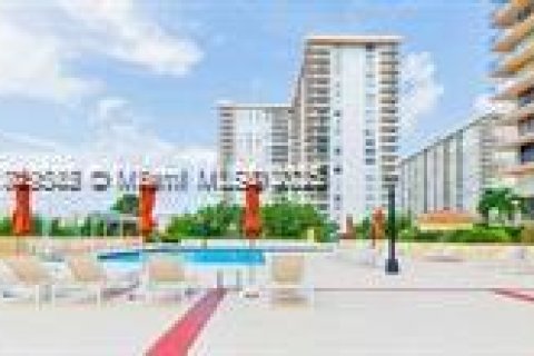 Condo in Sunny Isles Beach, Florida, 2 bedrooms  № 1755751 - photo 21