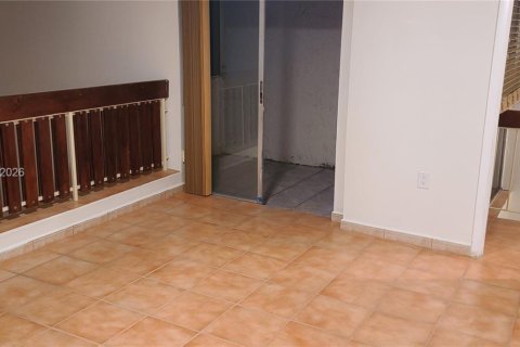 Copropriété à louer à Miami, Floride: 1 chambre, 78.04 m2 № 2008489 - photo 4