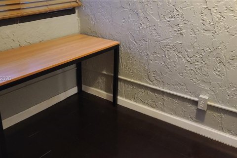 Copropriété à louer à Miami, Floride: 1 chambre, 78.04 m2 № 2008489 - photo 13