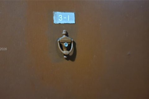 Copropriété à louer à Miami, Floride: 1 chambre, 78.04 m2 № 2008489 - photo 2