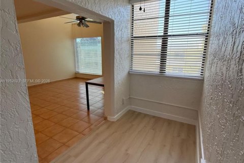 Copropriété à louer à Miami, Floride: 1 chambre, 78.04 m2 № 2008489 - photo 17