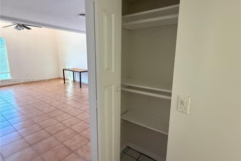 Copropriété à louer à Miami, Floride: 1 chambre, 78.04 m2 № 2008489 - photo 19