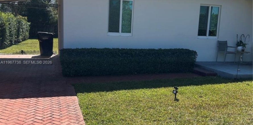 Дом в Норт-Майами, Флорида 3 спальни, 123.56м2 № 2029473