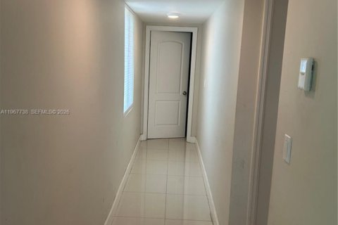 Снять в аренду виллу или дом в Норт-Майами, Флорида 3 спальни, 123.56м2, № 2029473 - фото 7