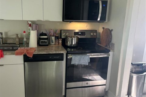 Снять в аренду виллу или дом в Норт-Майами, Флорида 3 спальни, 123.56м2, № 2029473 - фото 5