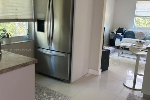 Снять в аренду виллу или дом в Норт-Майами, Флорида 3 спальни, 123.56м2, № 2029473 - фото 4