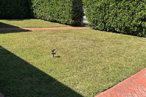 Снять в аренду виллу или дом в Норт-Майами, Флорида 3 спальни, 123.56м2, № 2029473 - фото 3