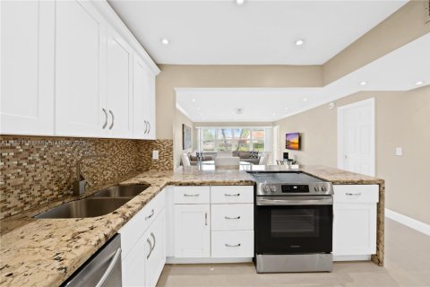 Copropriété à louer à Hallandale Beach, Floride: 1 chambre, 71.53 m2 № 1951845 - photo 3