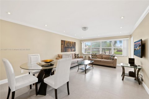 Copropriété à louer à Hallandale Beach, Floride: 1 chambre, 71.53 m2 № 1951845 - photo 6