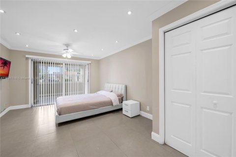 Copropriété à louer à Hallandale Beach, Floride: 1 chambre, 71.53 m2 № 1951845 - photo 14