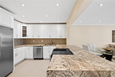 Copropriété à louer à Hallandale Beach, Floride: 1 chambre, 71.53 m2 № 1951845 - photo 2