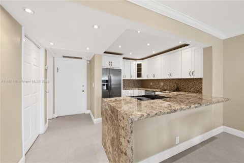 Copropriété à louer à Hallandale Beach, Floride: 1 chambre, 71.53 m2 № 1951845 - photo 5