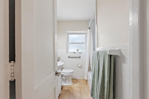 Casa en alquiler en Saint Petersburg, Florida, 3 dormitorios, 138.42 m2 № 1902158 - foto 10