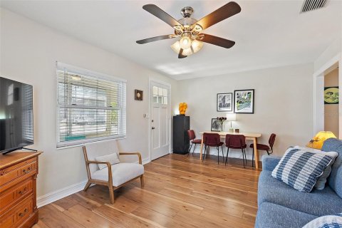 Casa en alquiler en Saint Petersburg, Florida, 3 dormitorios, 138.42 m2 № 1902158 - foto 6