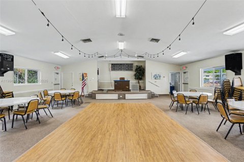 Condo in Hollywood, Florida, 1 bedroom  № 2058498 - photo 13