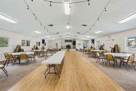 Condo in Hollywood, Florida, 1 bedroom  № 2058498 - photo 14