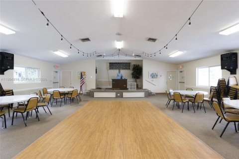 Condo in Hollywood, Florida, 1 bedroom  № 2058498 - photo 18