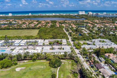 Condo in Hollywood, Florida, 1 bedroom  № 2058498 - photo 24
