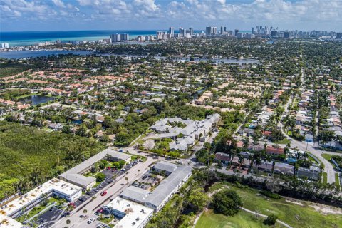 Condo in Hollywood, Florida, 1 bedroom  № 2058498 - photo 23