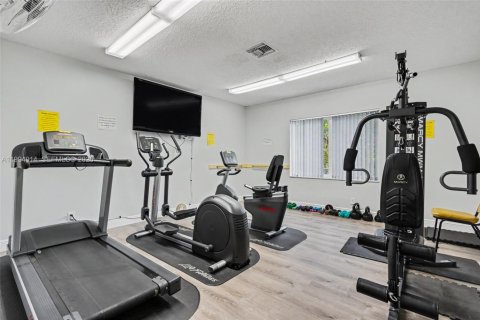 Condo in Hollywood, Florida, 1 bedroom  № 2058498 - photo 19