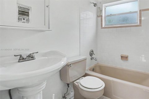 Condo in Hollywood, Florida, 1 bedroom  № 2058498 - photo 9