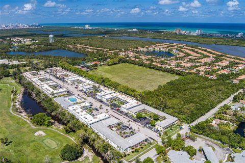 Condo in Hollywood, Florida, 1 bedroom  № 2058498 - photo 21