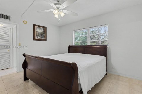 Condo in Hollywood, Florida, 1 bedroom  № 2058498 - photo 11
