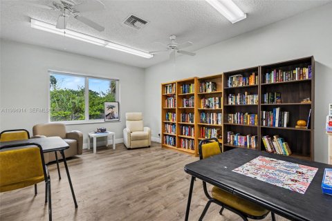 Condo in Hollywood, Florida, 1 bedroom  № 2058498 - photo 16