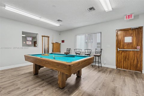 Condo in Hollywood, Florida, 1 bedroom  № 2058498 - photo 15