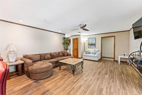 House in Winter Springs, Florida 3 bedrooms, 174.84 sq.m. № 1757179 - photo 18