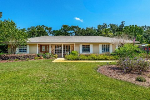 House in Winter Springs, Florida 3 bedrooms, 174.84 sq.m. № 1757179 - photo 1