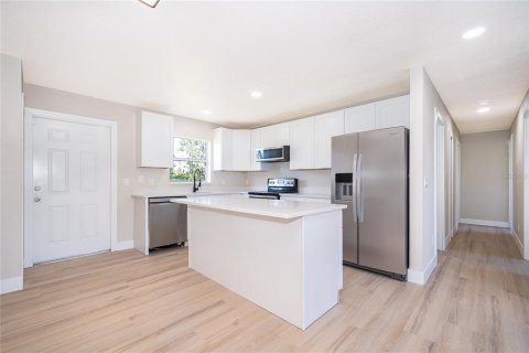 House in Kissimmee, Florida 3 bedrooms, 99.22 sq.m. № 2235416 - photo 5