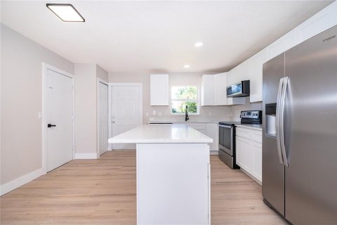 House in Kissimmee, Florida 3 bedrooms, 99.22 sq.m. № 2235416 - photo 8