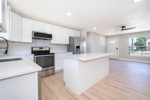 House in Kissimmee, Florida 3 bedrooms, 99.22 sq.m. № 2235416 - photo 6