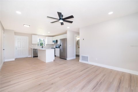 House in Kissimmee, Florida 3 bedrooms, 99.22 sq.m. № 2235416 - photo 4