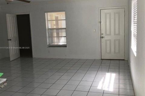 Propiedad comercial en venta en Fort Lauderdale, Florida, 228.73 m2 № 1701884 - foto 18