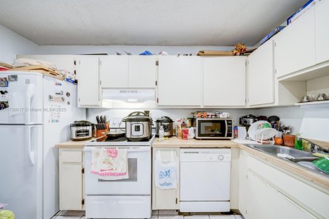 Купить кондоминиум в Майами, Флорида 2 спальни, 82.68м2, № 1985002 - фото 16