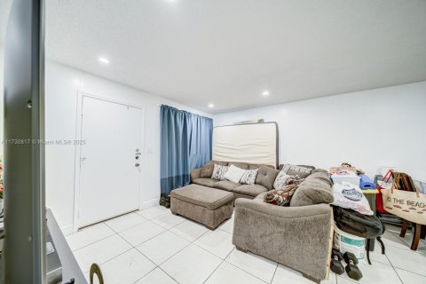 Купить кондоминиум в Майами, Флорида 2 спальни, 82.68м2, № 1985002 - фото 8