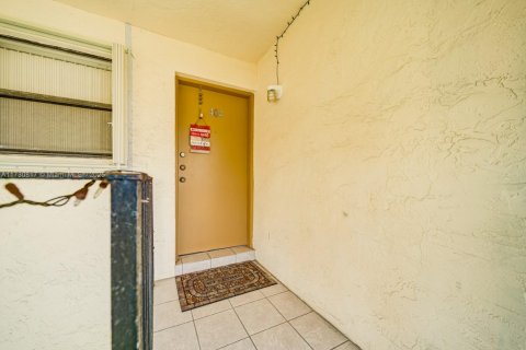 Купить кондоминиум в Майами, Флорида 2 спальни, 82.68м2, № 1985002 - фото 2