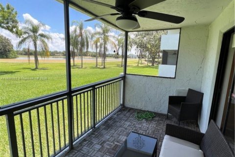 Copropriété à vendre à Weston, Floride: 2 chambres, 120.03 m2 № 1823796 - photo 2