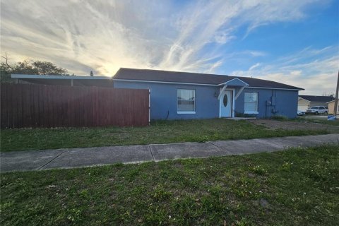 House in Orlando, Florida 4 bedrooms, 106 sq.m. № 1851668 - photo 2