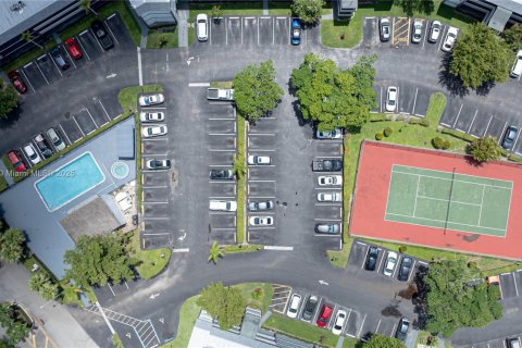 Condominio en venta en Tamarac, Florida, 1 dormitorio, 76.64 m2 № 2054563 - foto 16