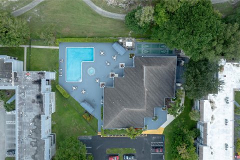 Condominio en venta en Tamarac, Florida, 1 dormitorio, 76.64 m2 № 2054563 - foto 14