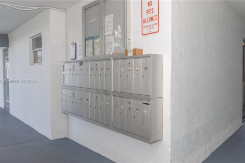 Condominio en venta en Tamarac, Florida, 1 dormitorio, 76.64 m2 № 2054563 - foto 17