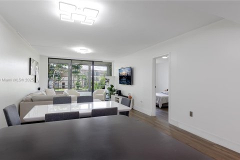 Condominio en venta en Tamarac, Florida, 1 dormitorio, 76.64 m2 № 2054563 - foto 6